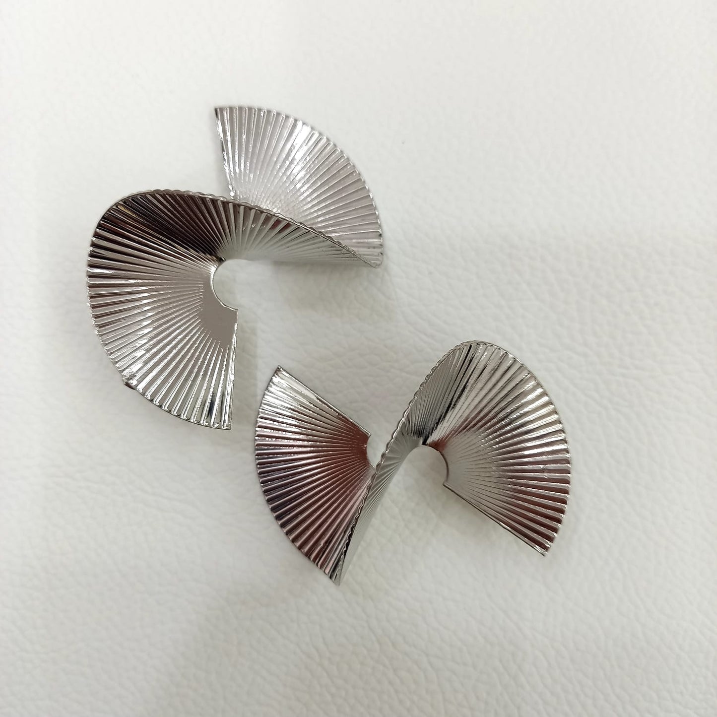 Silver beautiful designer earrings stud for gifting