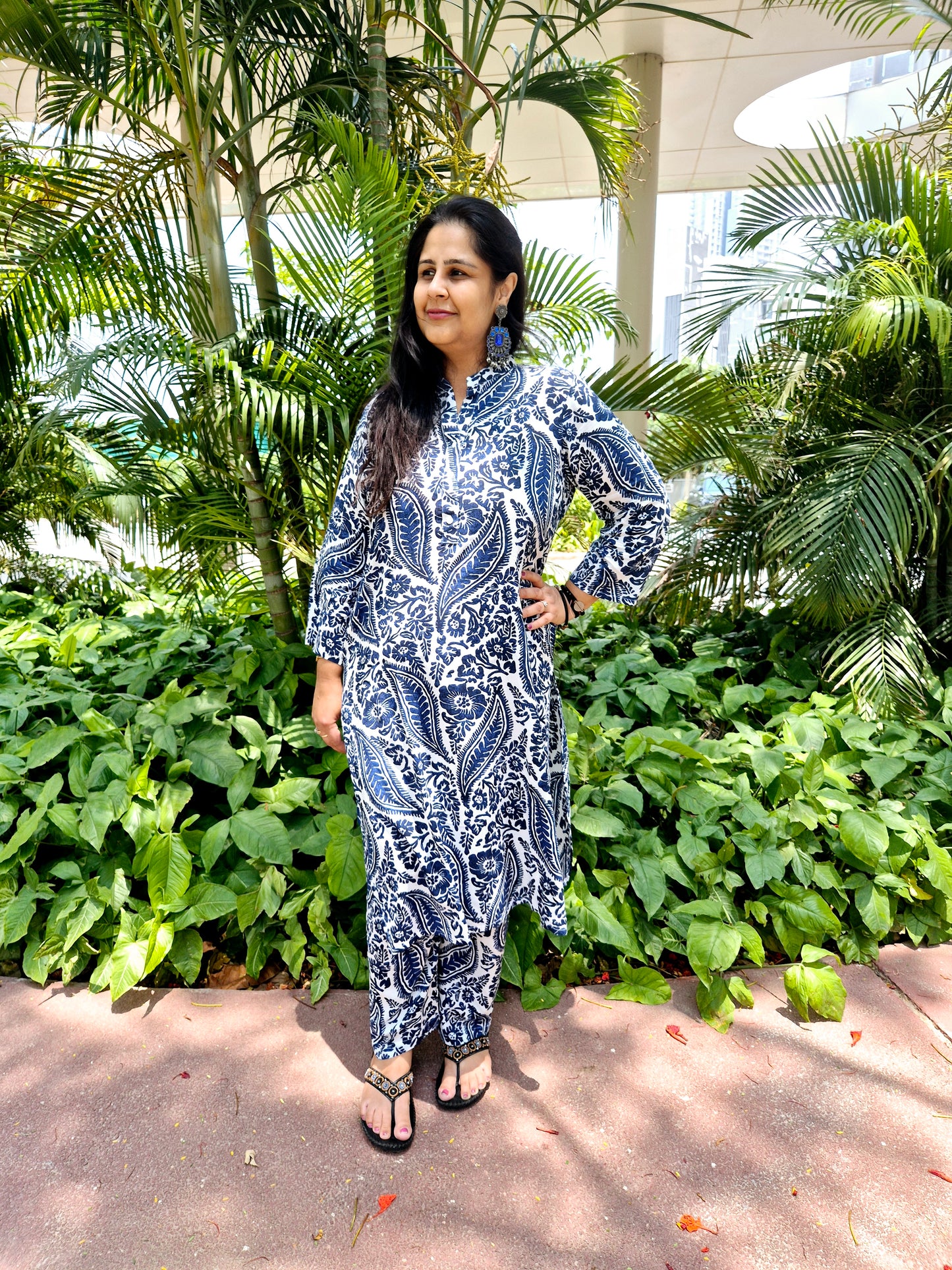 Gift and send to India Indigo blue and white printed cotton kurta, highlighting its straight cut and collar detail