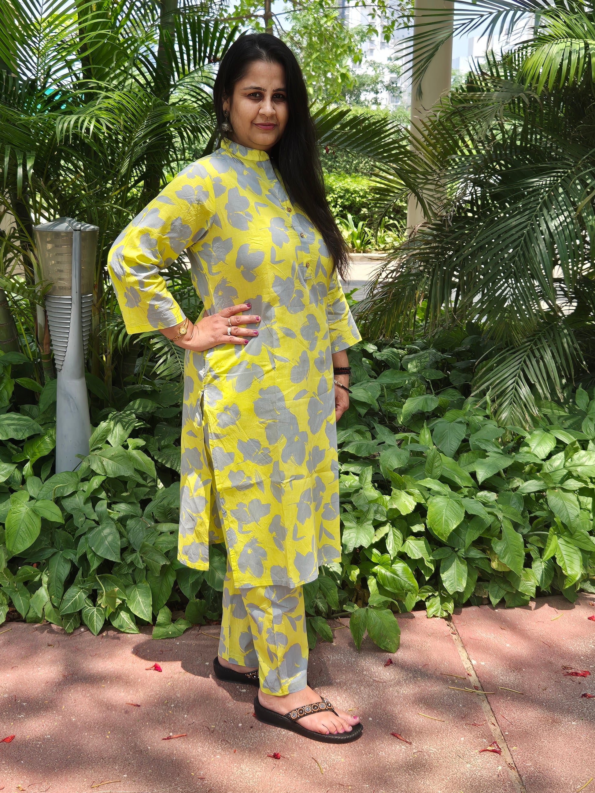  gift comfortable yellow two-piece outfit with grey flower prints