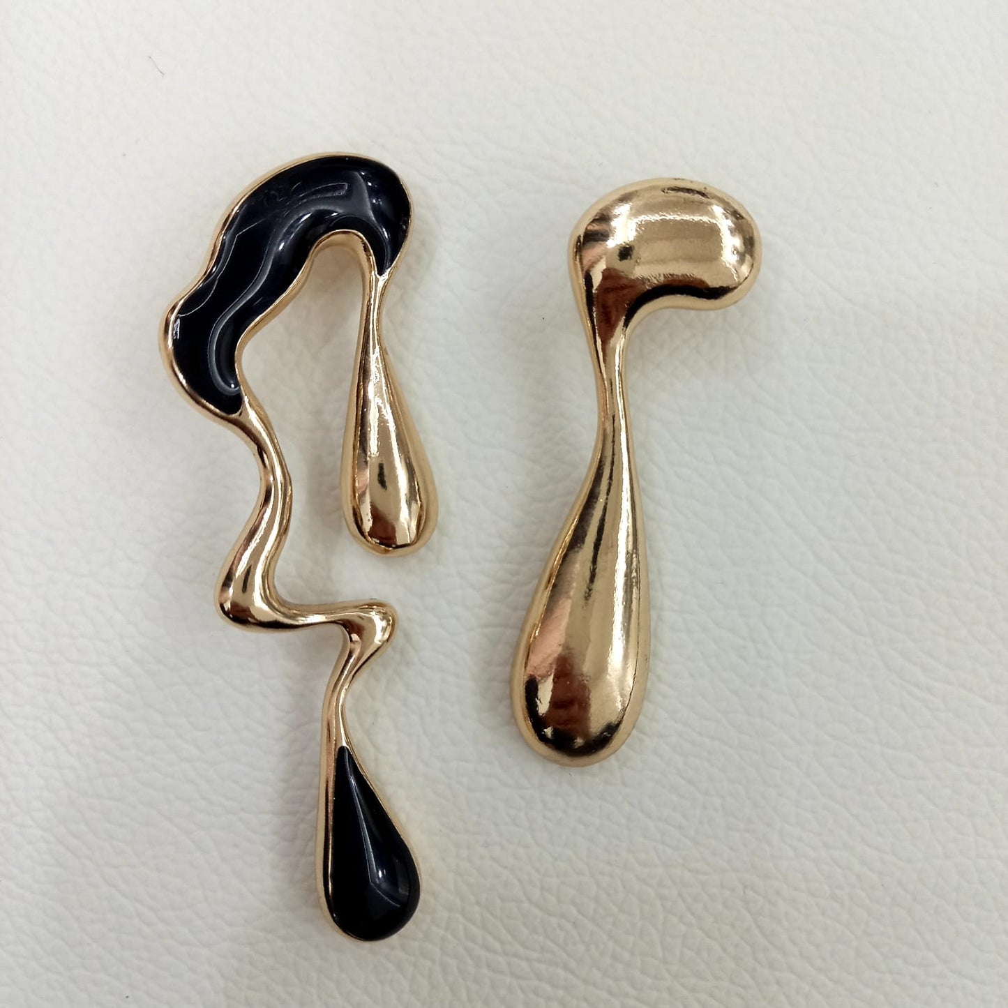 Eramel Golden and Black Earings