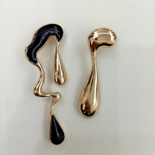 Eramel Golden and Black Earings