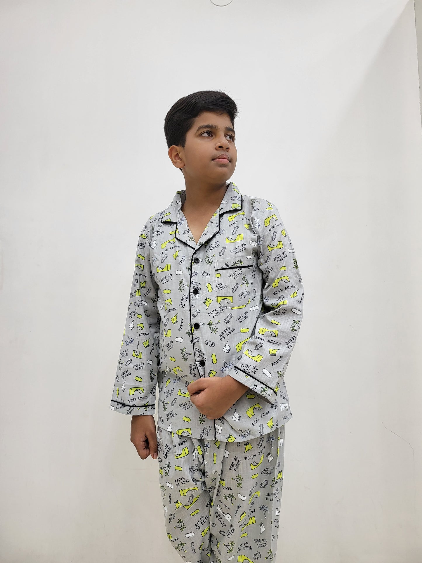 buy online Grey skate board print full sleeve pajama set for toddlers and babies