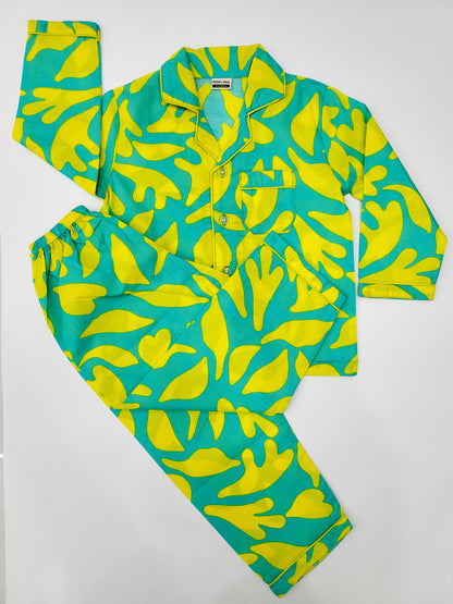 Soft and cozy nightsuit with bright abstract print, made from 100% cotton, perfect for a comfortable night's sleep