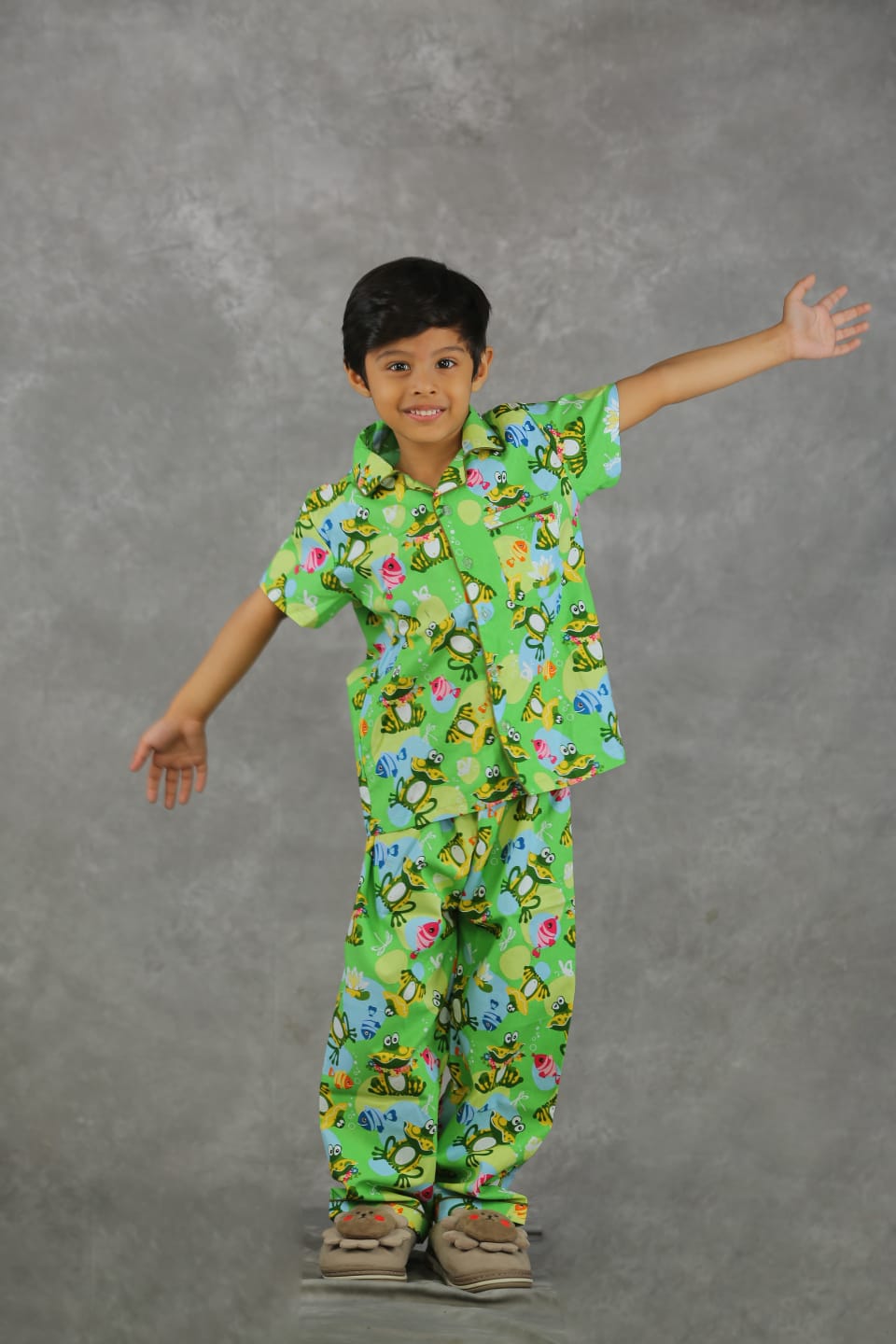 send online gift to India  Green Frog Printed premium clothing kids